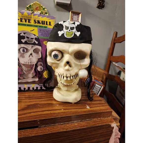 Vintage Fun‎ World Electronic Drop Eye Skeleton Pirate Decor Halloween. Works.